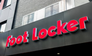 Foot Locker Schriftzug an Außenfassade von Store 