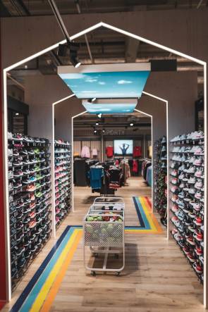 Blick in den umgebauten Laden von Intersport Knudsen