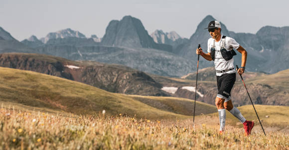 Trailrunner in Heidelandschaft 