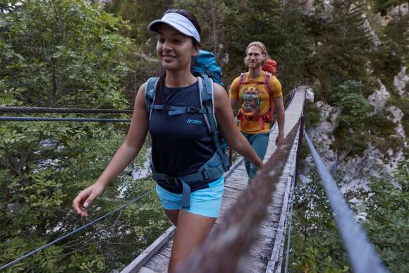 Mann und Frau Trekking 