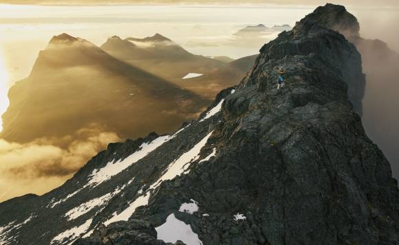 Bergkette im Sonnenuntergang 