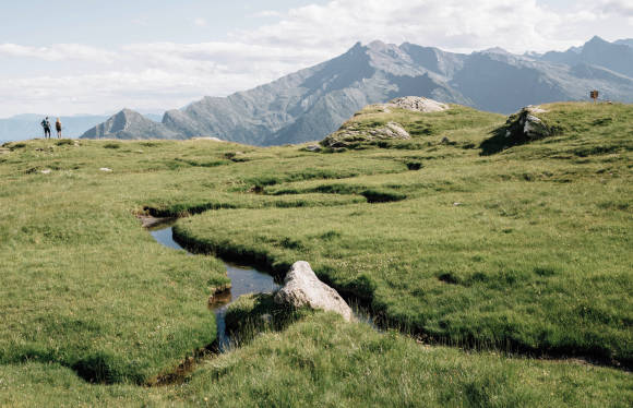 Wanderer in Berglandschaften  