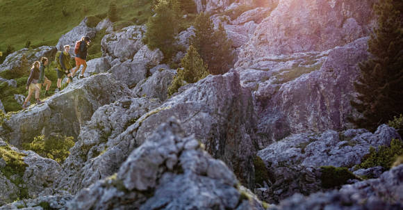 Wanderer auf Felsen 