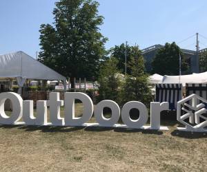 Schriftzug OutDoor auf der Messe im MOC