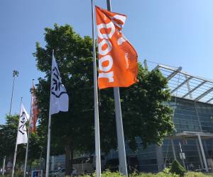 OutDoor-Flaggen vor dem MOC