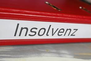 roter Ordner mit Aufschrift Insolvenz 