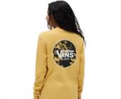 Frau von hinten mit Vans-Sweatshirt