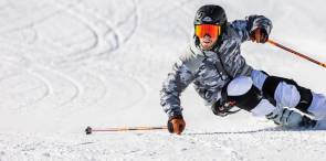 Skifahrer auf Piste 