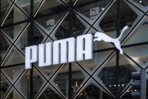 Puma-Logo auf Store-Außenwand 