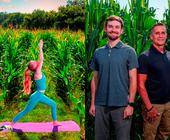Männer und Frau in Yoga-Pose hinter Mais