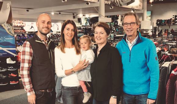Sebastian und Sonja Sprenger mit Tochter Amelie sowie Petra und Johannes Sprenger 