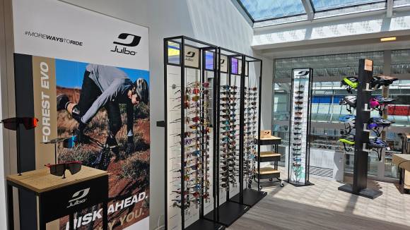 Julbo hat kürzlich einen neuen Showroom im MOC Ordercenter eröffnet. 