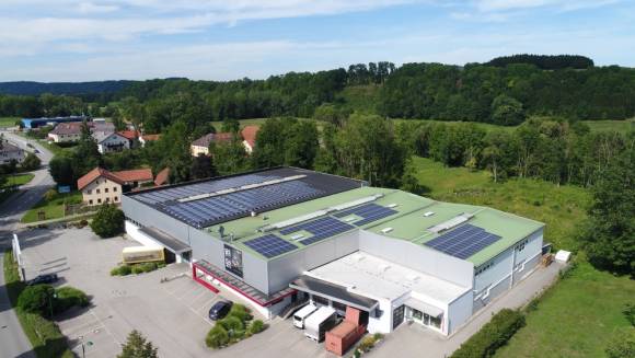 Ab dem 1. Januar 2024 integriert Lowa die österreichische Vertriebsgesellschaft Lowa Sportschuhe GmbH. 