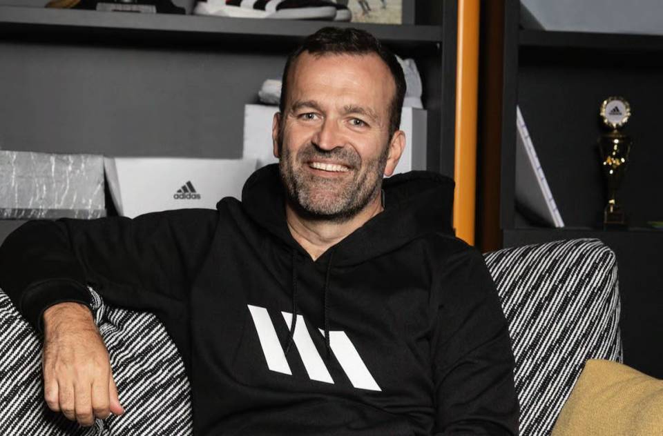 Vorstandsmitglied verabschiedet sich bei Adidas sazsport