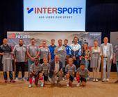Am 10. September wurden in Heilbronn die ersten Trikots übergeben. Auch Intersport-CEO Alexander von Preen (vordere Reihe) war dabei.