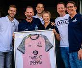 Teamshop89 Freppan ist am 20. September in Bad Rappenau eröffnet worden. Das Bild zeigt (von links) Tizian Knab (Jako), Alexander Freppan (Teamshop89 Freppan), Mirko Walther (Jako), Yvonne Sprügel (Jako), Florian Bretschneider (Jako) und Christian Mann (J