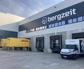 Bergzeit kooperiert mit der DHL, um CO2-Emissionen auch auf dem Weg zum Kunden zu reduzieren.