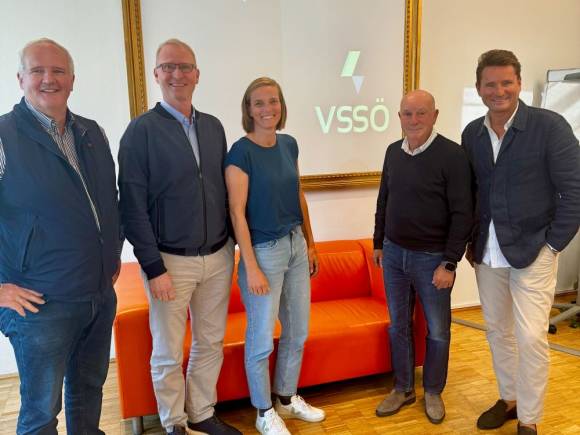 Irina Andorfer mit (v. li.) VSSÖ-Präsidiumskollege Johann Schober, dem bisherigen Präsidiumsmitglied Holger Schwarting, Präsidiumssprecher Michael Schineis und Markus Oberhamberger, Kassier im VSSÖ-Präsidium.  