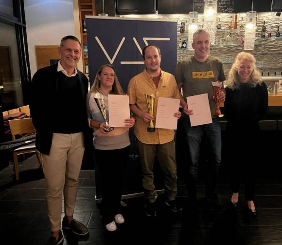 VDS SUPERCUP-Sieger Robert Pietsch (M.) mit der Zweitplatzierten Michaela Schaffer (2. v. l.), dem Dritten Michael Kenner (2. v. r.) sowie VDS-Präsident Stefan Herzog und VDS-Managerin Karin Höcker. 