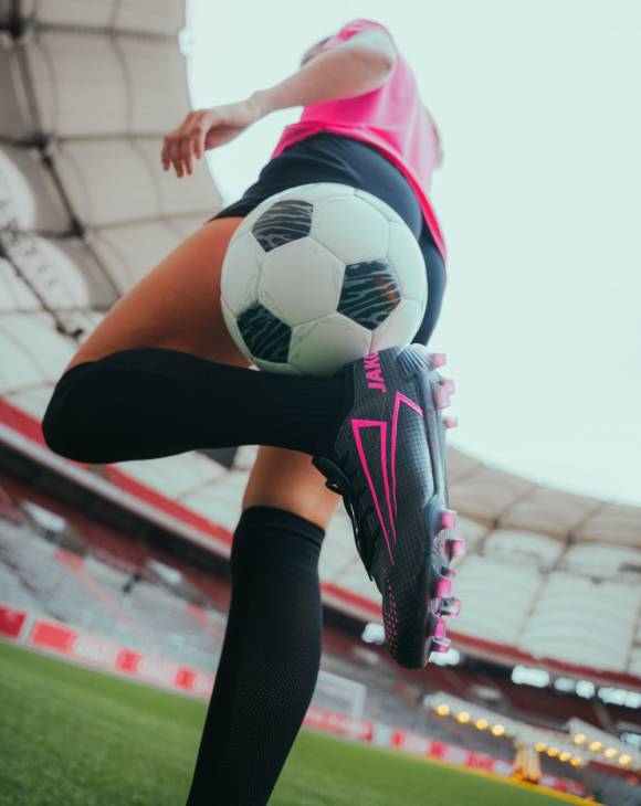 Für Fußballer von der Kreis- bis zur Bundesliga hat Jako seine Fußballschuhe entwickelt, die ab Sommer im Regal stehen sollen.