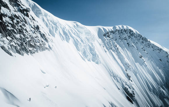 Schneebedeckter Berg 