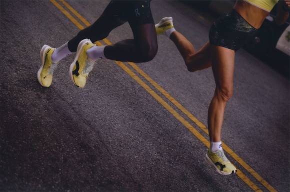 Laufschuhe sind der Hauptfokus des Angebots von On – aber auch mit Bekleidung sind die Schweizer inzwischen sehr erfolgreich. 