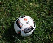 Von 2011/12 bis 2017/18 spielten die Bundesliga-Teams bereits mit einem Adidas-Ball. Er trug den Namen „Torfabrik“. Im Bild das Modell der Saison 2016/17.