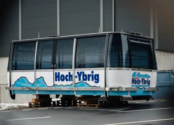 Nach ihrem Transport zum Stöckli-Firmensitz in Malters soll die Hoch-Ybrig-Gondel in den nächsten Monaten für ihren Einsatz dort umgestaltet werden. 
