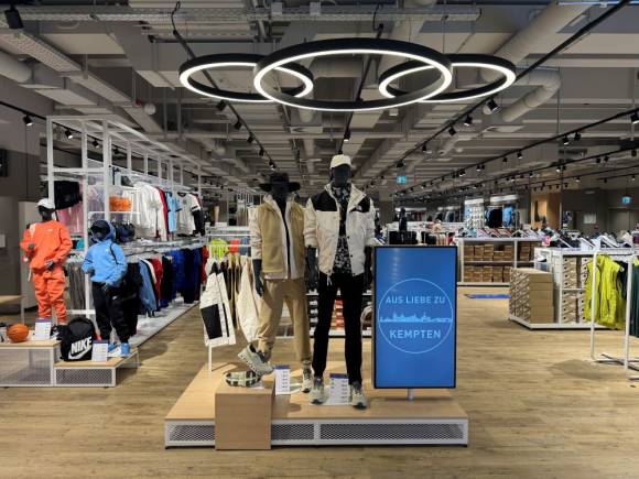 Intersport Voswinkel erweitert seine Präsenz in Kempten mit einer neuen Filiale im Forum Allgäu. 