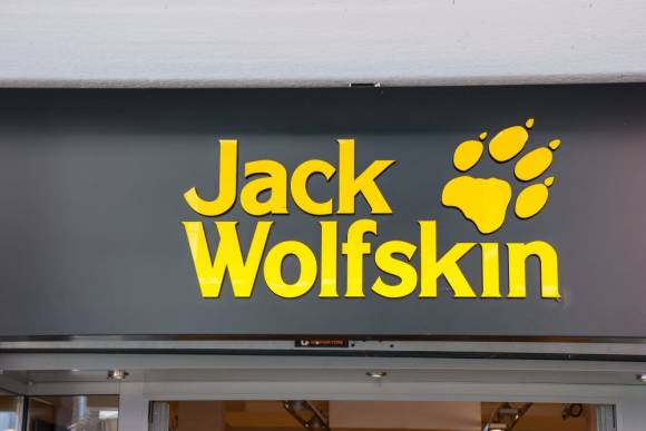 1981 wurde die Marke mit dem Tatzensymbol im Logo gegründet. Nach einem Besitzerwechsel wird nun ein neues Kapitel in der Geschichte von Jack Wolfskin aufgeschlagen. 