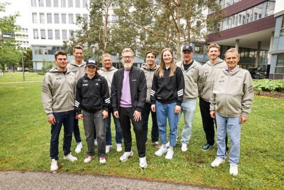 Auf der Bekleidung der Alpin-Nationalmannschaft des Deutschen Skiverbandes hat jetzt auch das Logo von Intersport einen festen Platz. 