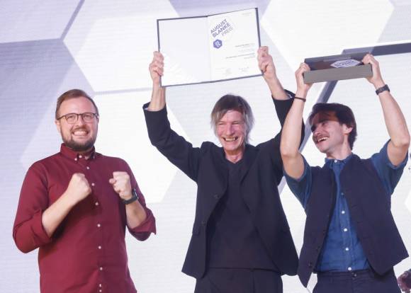Die neuen Geschäftsführer (v. l.) Tobias Denda, Oliver Scheib und Sebastian Griech freuen sich über die Auszeichnung. 