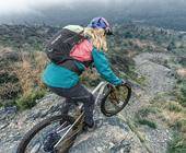 Deuter ist vor allem für seine Bergsport-Rucksäcke bekannt – ob für Biker oder Wanderer.