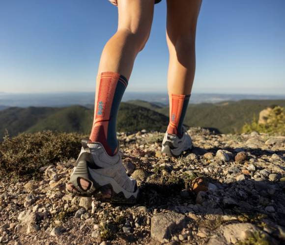 Die neue Sockenkollektion von Buff richtet sich unter anderem auch an Trailrunner und Wanderer. 