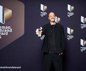 Schöffel-Marketingleiter Stefan Ostertag nahm die Award-Trophäe entgegen.