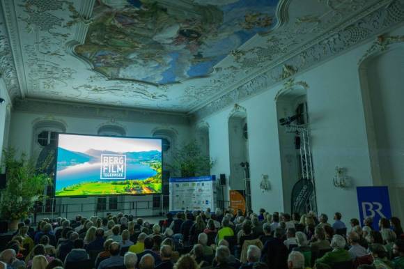 Das SiergerInnen-Projekt des Lowa Nachwuchspreises wird voraussichtlich das erste Mal im Oktober 2026 seine Premiere geben.  