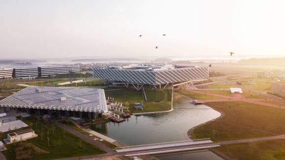 Rund 3.500 MitarbeiterInnen sind allein am Adidas-Headquarter in Herzogenaurach, viele davon bisher mit Tarifbindung, die demnächst aufgehoben wird.  