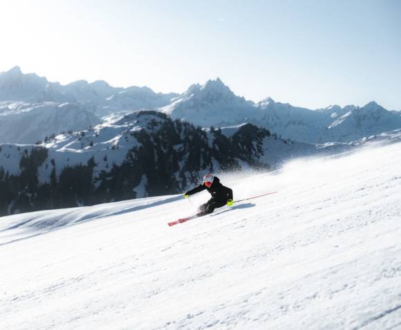 Auf den steilen Pisten des Montafon wurden die neuen Ski für die Saison 2025/26 ausgiebigen Praxistests unterzogen.