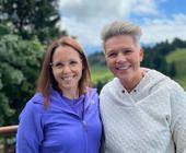 Nadine Fusco (l.) und Karin Höpli sind schon seit vielen Jahren bei der Schöffel Schweiz AG tätig.