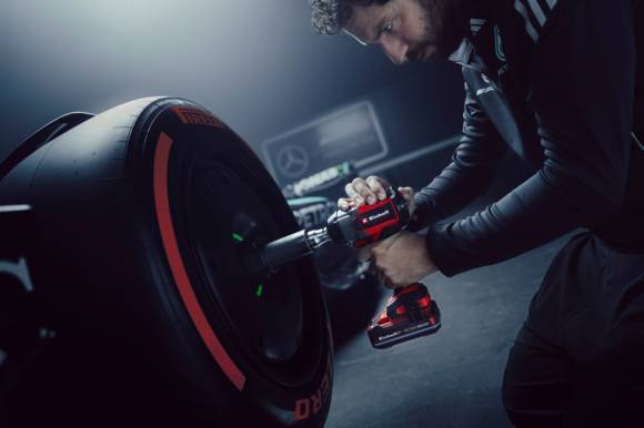 Der neue TV-Spot zeigt, wie die bei einem F1-Team eingesetzten Einhell-Werkzeuge Motorsport-Performance in die heimische Werkstatt bringen. 