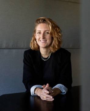 Vor ihrem Einstieg bei Sport 2000 sammelte Maria Sarter Erfahrung im Projektmanagement bei Pioneers, im Online-Marketing und in der Lehre von Strategic Management an der Hochschule Mainz.