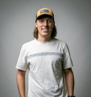 Patrik Zangerle hat in verschiedenen Sportgeschäften umfassende Erfahrungen in Verkauf, Werkstatt, Einkauf, Abteilungsleitung sowie bei Events und Marketing gesammelt.