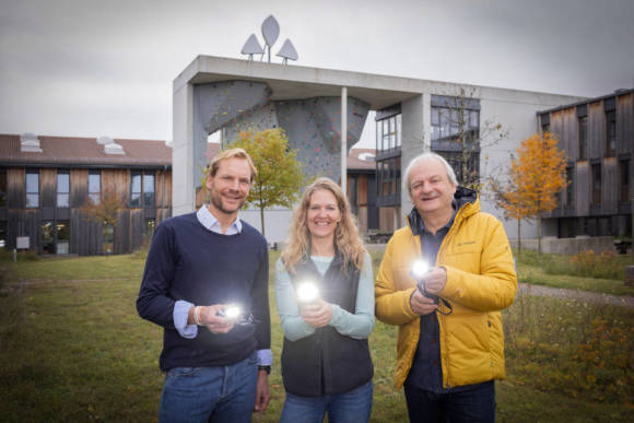 (v. l.) Lupine-CEO Benedikt Böhm, Vaude-Geschäftsführerin Antje von Dewitz und Jan Lorch, Vaude-Geschäftsleitung für Vertrieb, Logistik und Nachhaltigkeit. (v. l.) Lupine-CEO Benedikt Böhm, Vaude-Geschäftsführerin Antje von Dewitz und Jan Lorch, Vaude-Geschäftsleitung für Vertrieb, Logistik und Nachhaltigkeit.