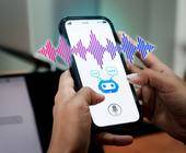 Sprachassistenten ermöglichen eine intuitive Interaktion zwischen Kunden und Marken – auch unterwegs, im Geschäft oder zu Hause. Sprachassistenten ermöglichen eine intuitive Interaktion zwischen Kunden und Marken – auch unterwegs, im Geschäft oder zu Hause.