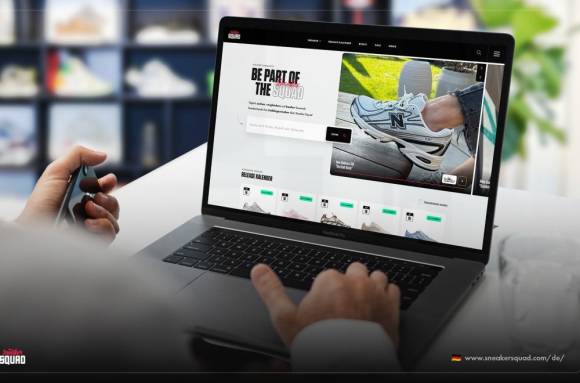 Sneakerfans finden die Schuhmaschine Sneaker Squad jetzt auch in einer deutschsprachigen Version. Sneakerfans finden die Schuhmaschine Sneaker Squad jetzt auch in einer deutschsprachigen Version.