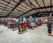 Blick in den neu eröffneten Store von Sport Schulze in Siegen.