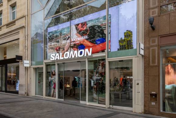 Der Umsatzanstieg von Amer Sports wird von der anhaltenden Nachfrage nach Salomon-Schuhen und starken Verkäufen im Bereich Wintersportausrüstung getragen. 