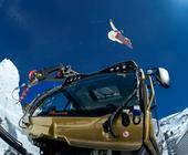 Der Film „Two-Faced“ verbindet Ski und Bike im winterlichen Umfeld.