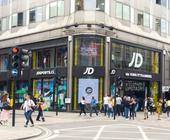 Der 1981 in England gegründete Handelskonzern JD Sports besitzt nahezu 5.000 Stores in rund 50 Ländern - hier das Geschäft in der Oxford Street in London.