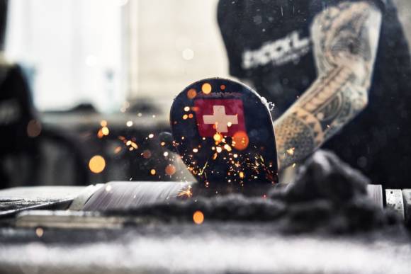 Der Schweizer Skihersteller Stöckli erweitert seine Garantiebedingungen und setzt auf langlebige Produktnutzung. 